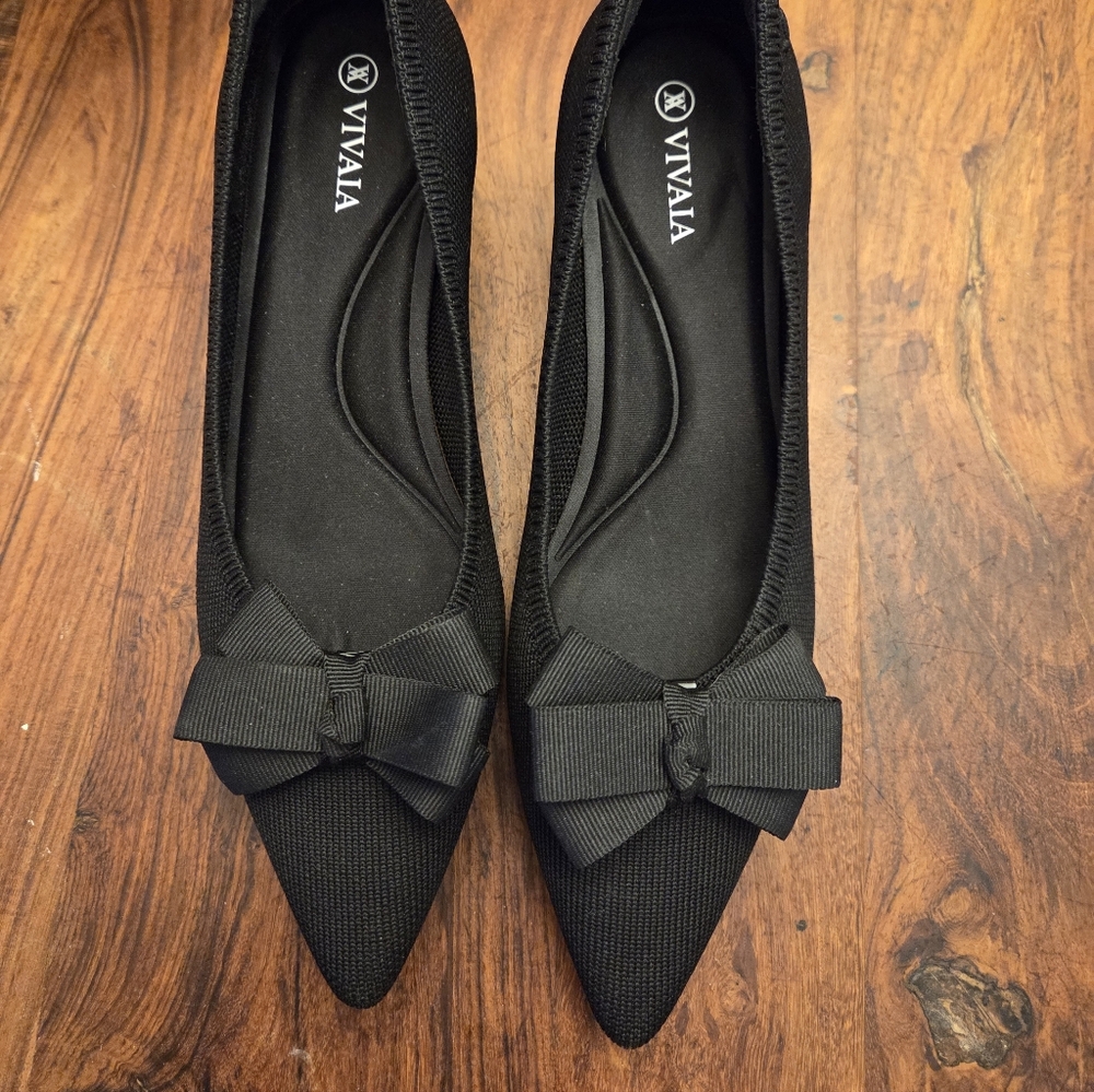Vivaia Stylish, Sustainable Comfort Pointed Toe Pumps With Removable Bows, Black - Picture 2 of 8